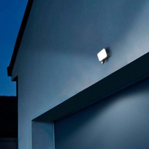 Фото LED прожектор VIDEX F3 30W 5000K з датчиком руху 220V Black (VLE-F3-0305B-S) 27717,